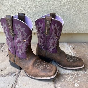 Ariat little girls cowgirl boots size 2.